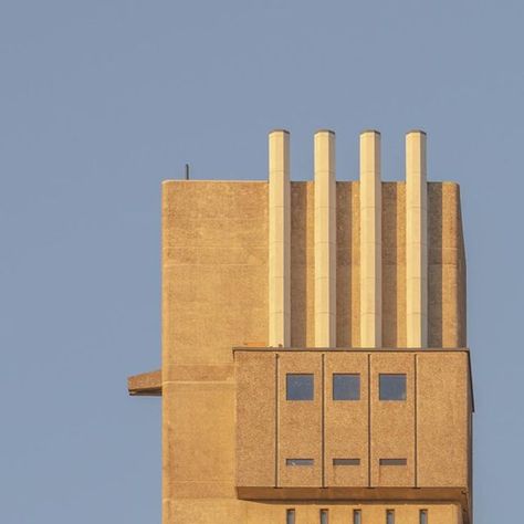 Michal Dec on Instagram: "Balfron Tower Built 1965-68 • Designed by Erno Goldfinger Brownfield Estate Tower Hamlets London | | | #brutal_architecture #art_chitecture_ #archdaily #sosbrutalism #ernogoldfinger #urbanromantix #betonbrut #eastlondon #poplar #balfrontower #concretearchitecture #brutalist #abstractmybuilding #béton #carradalehouse #ernögoldfinger #architecture_london #concreteart #urbanart #brutalistarchitecture #architecture_view #cement #documentingbritain #towerhamlets #rawconc Balfron Tower, Tower Plinth Architecture, Abandoned Brutalist Architecture, Brutalist Architecture Photography, Brutalist Tower, Brutalist Monuments, Tower Hamlets, Concrete Architecture, Tower Building