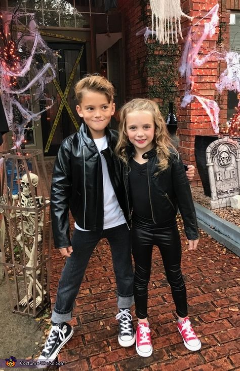 Danny From Grease Costume, Kids 50s Outfit Girl, Grease Costumes For Kids, Disfraz Rock And Roll, Danny From Grease, Grease Costumes Diy, Kids 50s Costume, Sandy Grease Costume, Sandy Costume