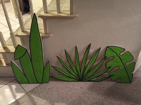 Cardboard Grass Prop, Jungle Room Theme, Paper Jungle Leaves, Jungle Library Theme, Zoo Props, Jungle Stage Design, Jungle Vbs Decorations, Diy Jungle Decorations, Diy Safari Decorations