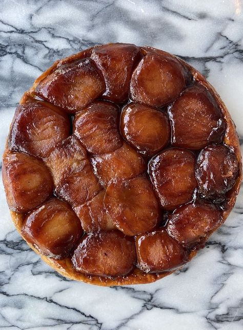 Apple Tarte Tatin Recipe, Apple Tart Tatin Puff Pastry, Tart Tatin Apple, Apple Tartin, Apple Tart Tatin, Hosting Food, Apple Roll, Tart Tatin, Tarte Tatin Recipe