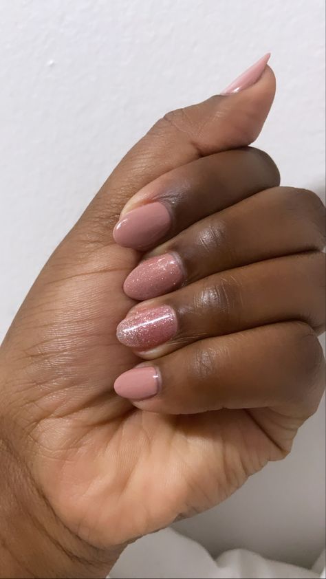 Dark Skin Pink Nails, Gel Manicure Black, Pink Nails Black Women, Nails 2023 Trends Summer, Pink Gel Manicure, Brown Hands, Natural Almond Nails, Cute Almond Nails, Almond Nails Pink