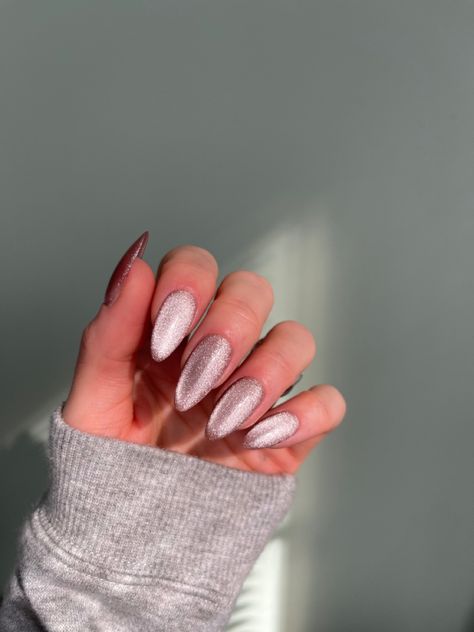 Almond Velvet Nails, Short Almond Acrylic Nails Cat Eye, Round Nails Neutral, Nude Velvet Nails, Almond Nails Cat Eye, Neutral Cat Eye Nails, Cat Eye Almond Nails, Nude Cat Eye Nails, Simple Almond Nails