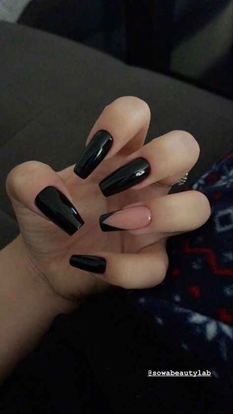 Unghie Sfumate, Nail Vinyls, Black Acrylic Nails, Punk Nails, Gothic Nails, Grunge Nails, Black Nail, Acrylic Nails Coffin Short, Prom Nails