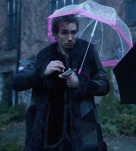 Robert Sheehan, Umbrella Academy, Community Wall, Wall Photos, The Man, Umbrella, Walking, Wall