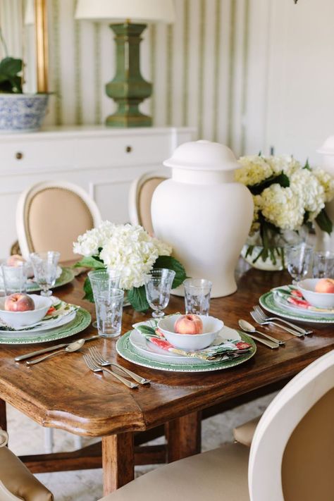 25 Stunning Tablescapes Ideas That Work All Year Long Tablescape Inspiration Everyday, Table Scapes Everyday, French Tablescapes, Tablescapes Ideas, Pom Pom Mobile, Tablescape Ideas, Dinner Party Menu, John Robshaw, Tablescape Inspiration