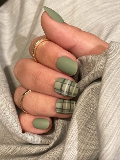 Plaid Press on Nails Outlander Inspired Tartan Nails - Etsy Tartan Nail Designs, Scotland Inspired Nails, White And Green Nails Ideas, Tan Plaid Nails, Simple Plaid Nails, Short Nail Ideas French Tip, Fall Nails With Plaid, Outdoor Nail Designs, Grey Plaid Nails