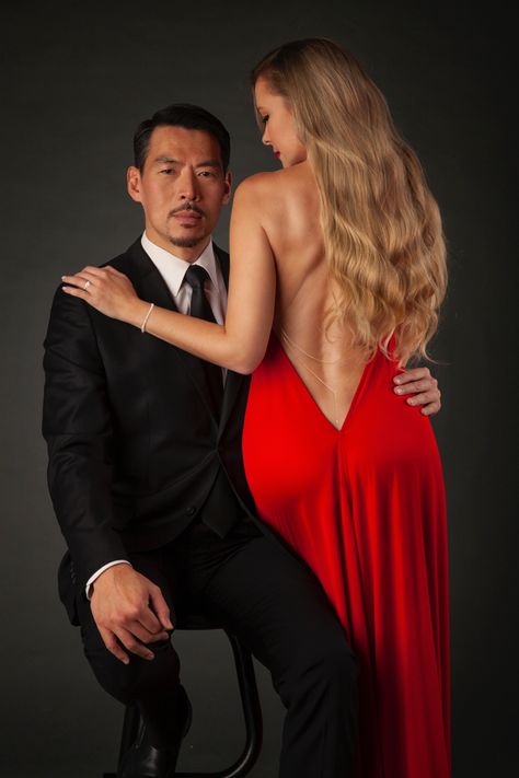 Red dress and black suit couple photograph Suit Couple, Red Carp, Couple Photoshoot Ideas, Black Suit Men, Burgundy Dresses, Roses Red, Fuchsia Dress, Red Dress Women, Couples Poses