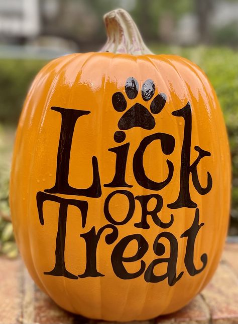 Golden Retriever Pumpkin Painting, Dog Paw Pumpkin Painting, Pumpkin Painting Ideas For Dogs, Pumpkin Carving Ideas For Dogs, Dog Themed Pumpkin Painting, Dog Pumpkin Decorating Ideas, Pumpkin Painting Dog Ideas, Puppy Pumpkin Painting, Veterinary Pumpkin Decorating