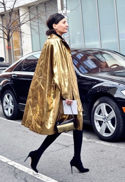 56468d5607a5aaf1604ff5e15593b003 80s Trends, Walking Down The Street, Giovanna Battaglia, Anna Dello Russo, Diana Vreeland, Looks Street Style, Women Street, Style Crush, Trend Fashion