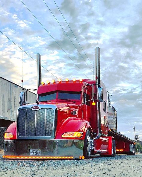 Traileros de México Oficial 🚛 on Instagram: “#peterbilt #trucking #trucker #truck #trucklife #truckporn #trailerosdemexico #trailer #carretera #highway #mexicanos #tractocamion #camion…” American Trucks, Skin Images, Forza Horizon 4, Custom Big Rigs, Trucking Life, Peterbilt Trucks, Big Rig Trucks, Large Cars, Dump Trucks