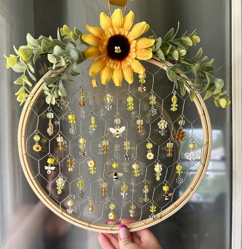 Beaded bee 🐝 chicken wire suncatcher hoop.  10in hoop. Super cute bee 🐝 beads and charms. with greenery, sunflower and cute little tiny bee on it. hang it on a wreath hook over a door, or hang in a window, or just on the wall. cute anywhere! Bee Suncatcher, Large Bead Crafts, Bees Arts And Crafts, Window Charms, Diy Bead Suncatcher, Hoop Crafts, March Craft Ideas, Suncatcher Beads, Crystal Craft Ideas