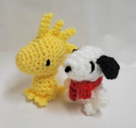 Snoopy and Woodstock Plushies - amigurumi crochet peanuts dog yellow bird beagle charlie brown plush Crochet toys patterns free amigurumi #crochettoyspatternsfreeamigurumi #crochet #crochettoy #crochetpattern #crochetpatterns 1.763 Toys Quotes, Crochet Snoopy, Crochet Charms, Crochet Turtle Pattern, Plush Crochet, Crochet Cat Pattern, Crochet Birds, Crochet Keychain Pattern, Crochet Turtle