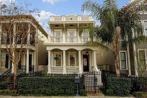 Colonial Style Homes Interior, Colonial Style Home Exterior, French Colonial Homes, French Colonial Style, French Creole, New Orleans Style, South Carolina Homes, Colonial Homes, Sims Builds