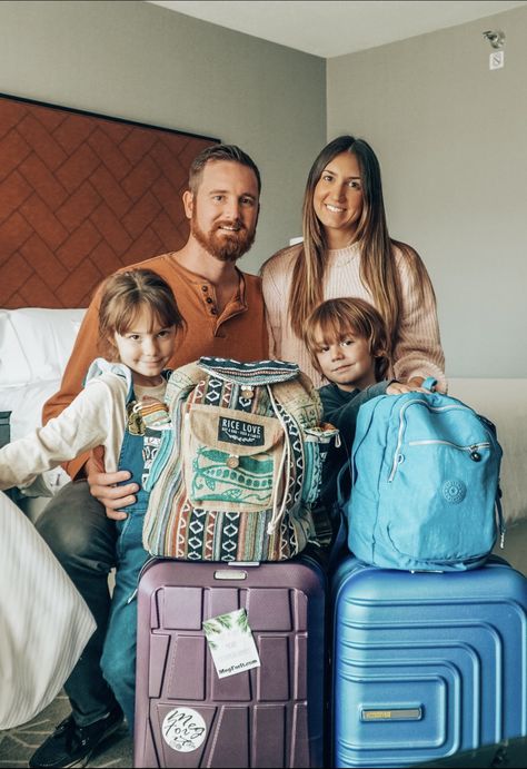 How To Pack A Suitcase For A Family Of 4, Packing For A Family Of 4, Family Packing Hacks, Minimal Packing Travel, Overseas Packing List, Family Packing List, Holiday Packing Lists, Travel Packing Essentials, Minimal Packing