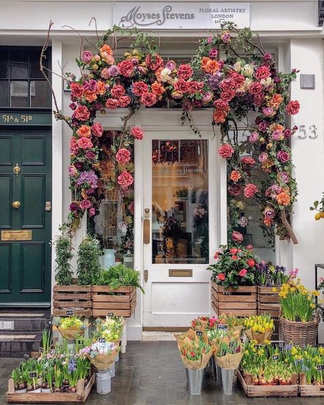 TOWN&COUNTRY on Instagram: “A friendly reminder that spring will be here soon. 🌸🌱🌷 #regram 📸: @wanderforawhile at @moysesstevens” Flower Shop Decor, Flower Shop Design, Flower Store, Florist Shop, Floral Shop, Visit London, Store Front, Flower Market, Decoration Design