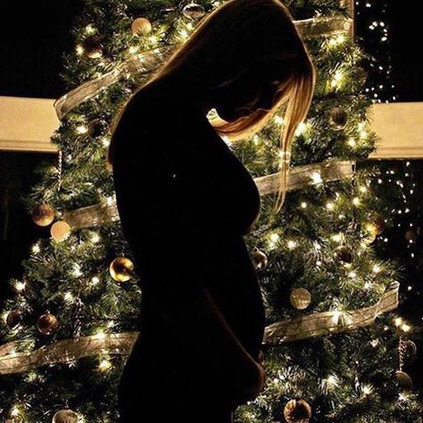 A beautiful Christmas bump! ✨  @meeshell134 Christmas Pregnancy Announcement Photos, Elegant Maternity Photos, Holiday Baby Announcement, Classic Baby Books, Holiday Pregnancy Announcement, Stylish Pregnancy, Holiday Portraits, Popular Baby Names, Pregnancy Announcement Photos