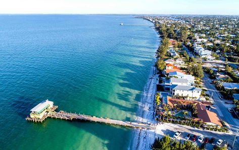 Anna Maria Island Is a Mother-Daughter Getaway with Old Florida Charm Anna Maria Island Where To Stay, Anna Maria Island With Kids, Anamaria Island Florida, Anna Maria Island Map, Florida Vibes, Busch Gardens Tampa Bay, The Florida Aquarium Tampa, Busch Gardens Tampa, Holmes Beach