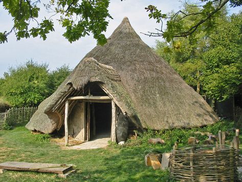 celts ireland | Iron Age (celtic) Round House Cranborne... (C) Clive Perrin ... Iron Age House, Celtic Roundhouse, Celtic House, Ancient House, Ancient Ireland, Big Room, Ancient Celts, Dorset England, Ancient Technology