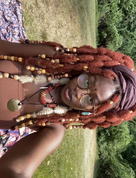 Earthy Hairstyles Black Women, Earthy Hairstyles, Locs With Beads, Jade Braids, Earthy Tone Outfits, Hair Claims, Mother Gaia, Hair References, Earthy Aesthetic