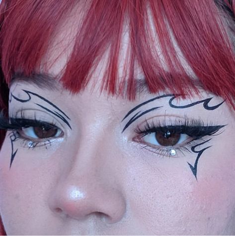 Crazy Eyeliner Looks, Goth Graphic Liner, Eyeliner Graphic, Festival Eye Makeup, Vampire Bride, Eyeliner Designs, Makeup Drawing, Cute Eye Makeup, Kawaii Makeup