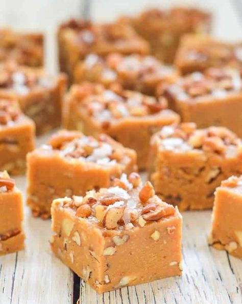 Salted Maple Pecan Vegan Fudge Maple Pecan Fudge, Vegan Fudge Recipes, Healthy Vegan Dessert, Pecan Fudge, Vegan Fudge, Cheesecake Vegan, Coconut Dessert, Vegan Candies, Low Carb Snack