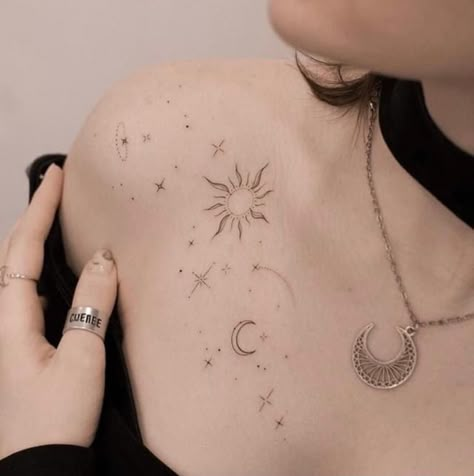 Tattoo Sonne, Earthy Tattoos, Tato Minimal, Tatuaje A Color, Subtle Tattoos, Elegant Tattoos, Feminine Tattoos, Star Tattoos, Dope Tattoos