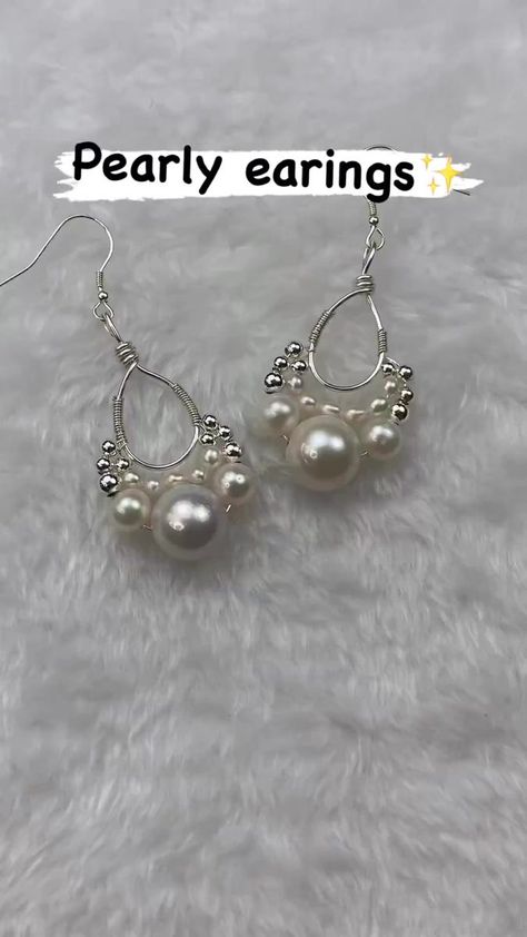 Homemade Jewelry Earrings, Diy Earrings Materials, Diy Wire Jewelry Rings, Pearl Earrings Designs, Pearl Earrings Handmade, Diy Earrings Easy, Earrings Diy Handmade, Gangsta's Paradise, Braided Bracelet Diy