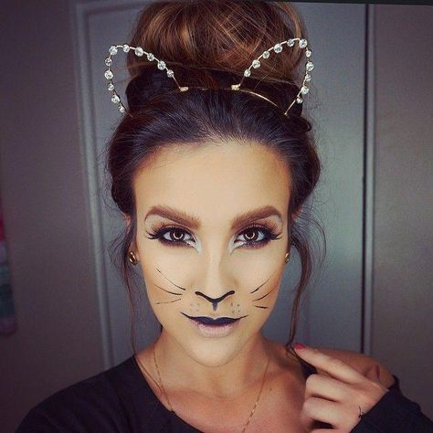 6 Quick Cat Lady Costume Ideas in Time For Halloween – Meowingtons Cat Face Makeup, Carnaval Make-up, Make Up Diy, Cat Halloween Makeup, Make Carnaval, Halloweenský Makeup, Halloween Make-up Looks, Halloween Costumes For Work, Pumpkin Halloween Costume