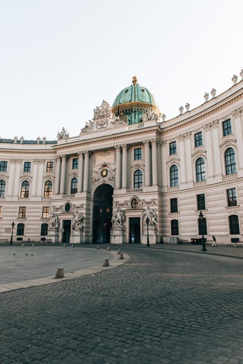 Wien Städtetrip: Insider-Tipps & Sehenswürdigkeiten mit Programm | Blog Wien Aesthetic, I Know A Place, German Architecture, Austria Travel, Urban Architecture, Innsbruck, Dream Holiday, Central Europe, Bratislava