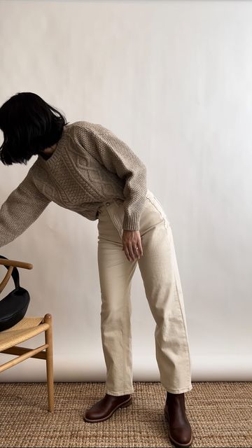 Everlane Chelsea Boot, Embury Chelsea Boot Outfit, Ecru Boots Outfit, Flat Boots Outfit, Everlane Outfit, Maple Farm, Chelsea Boot Outfit, Flat Chelsea Boots, Sweater And Jeans Outfit