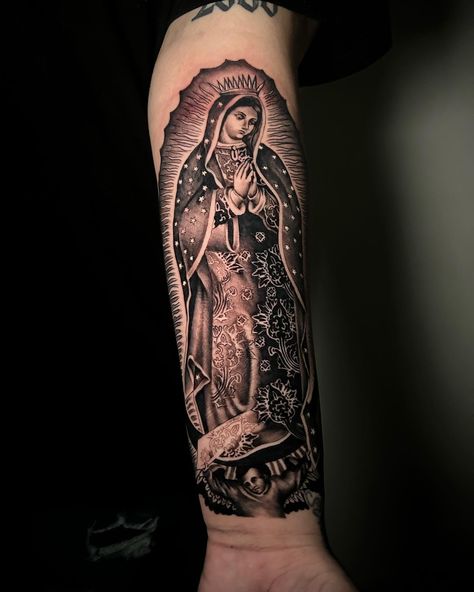 Virgen De Guadalupe Tattoo Ideas Forearm, La Virgen Tattoo, Virgin De Guadalupe Tattoo Ideas, Our Lady Of Guadalupe Tattoo, Virgen De Guadalupe Tattoo Ideas, Virgen Mary Tattoo, Guadalupe Tattoo, Mother Mary Tattoos, Virgin Mary Tattoo