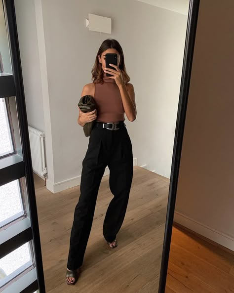 @smythsisters Instagram outfit idea — brown sleeveless turtleneck top, belt, black high-waisted pants, black pouch clutch, and black mule heel sandals Marianne Smythsisters, Wide Leg Pant Outfit, Basic Ootd, Wardrobe Revamp, Zara Trousers, Zara Bodysuit, Going Out Looks, Leg Pants Outfit, 2020 Vision