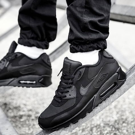 Air Max 90 Leather, Air Max 90 Black, Adidas Outfit Shoes, Outfits Hombre, Nike Air Shoes, Mens Fashion Rugged, Shoes Sneakers Nike, Fashion Shoes Sneakers, Cute Nike Shoes