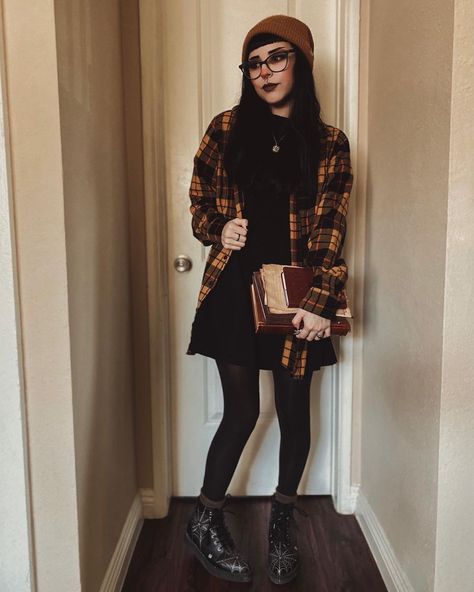 Thanksgiving Grunge Outfit, Thanksgiving Outfit Goth, Thanksgiving Outfit Alt, Thanksgiving Goth Outfit, Christmas Grunge Outfit, Alternative Church Outfits, Alt Holiday Outfits, Alt Thanksgiving Outfit, Alternative Christmas Outfit