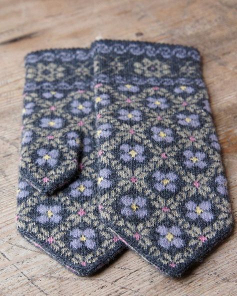 @codeofmittens on Instagram: “Latvian mittens Advent calendar Day 21 . . Let’s open one window in the calendar with some gorgeous Latvian mittens pattern day by day. One…” Latvian Mittens, Mittens Knitting Pattern, Crochet Baby Mittens, Colorwork Knitting Patterns, Mittens Knitting, Knitted Mittens Pattern, Fair Isle Knitting Patterns, Fair Isles, Colorwork Knitting