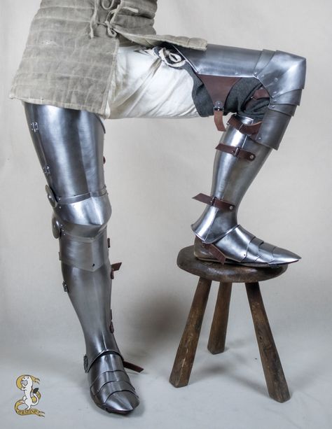 Knight Leg Armor, Grieves Armor, Leg Armor Design, Armor Side View, Armor Layers, Simple Armor, Flexible Armor, Painting Armor, Shin Armor