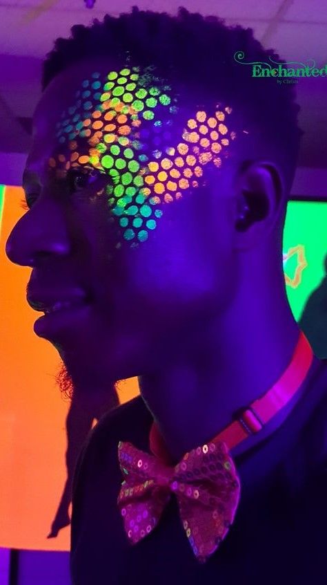 Rave Face Paint, Glow Face Paint, Black Light Makeup, Uv Face Paint, Neon Face Paint, Black Light Tattoo, Uv Makeup, Festival Face Paint, Face Paint Ideas