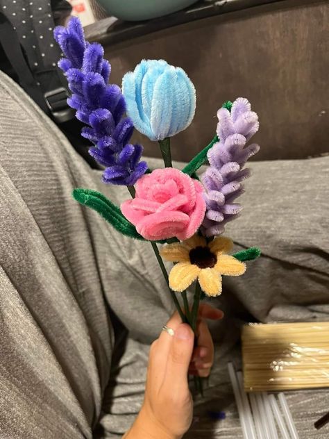 Pipecleaners Flowers, Pipecleaner Flowers How To Make, Things To Make With Pipe Cleaners, Pipecleaners Crafts, Pipe Cleaner Flower Bouquet, Flower Craft Ideas, Clean Flowers, Pipe Cleaner Flowers, Flower Bouquet Diy