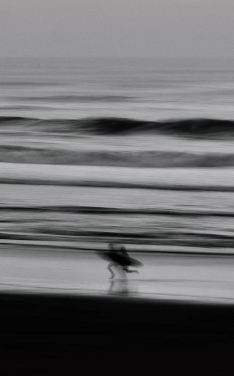 Surfer Vibes, Surf Aesthetic, Black And White Beach, Surfing Photography, Black And White Film, Cinematic Photography, Black And White Aesthetic, Surfs Up, Blue Waves