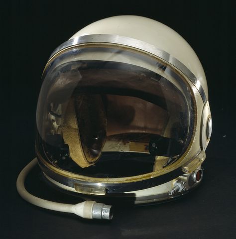 Drop Anchors Helmet Aesthetic, Diver Costume, Astronaut Helmet, Deep Sea Diver, Diving Helmet, Space Museum, Air And Space Museum, Space Race, The Right Stuff