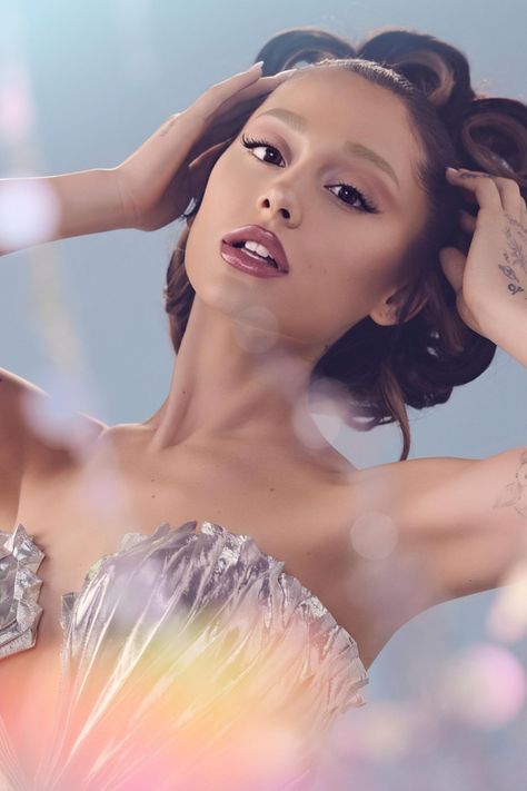 Ariana Grande R.E.M Beauty campaign. Ariana Grande Today, Rem Beauty, Ariana Grande Perfume, Ariana Grande Album, R E M Beauty, Ariana Grande Cute, Ariana Grande Wallpaper, Ariana Grande Photoshoot, Ariana Grande Photos