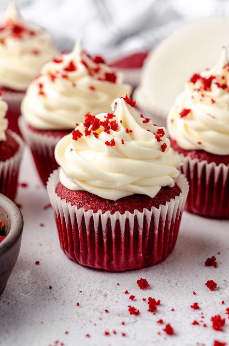 Red Velvet Cupcakes Recipe, Red Velvet Desserts, Cupcakes Red Velvet, Cupcake Cream, Red Velvet Recipes, Red Cupcakes, Red Velvet Cupcake, Red Velvet Cake Mix, Cupcakes With Cream Cheese Frosting