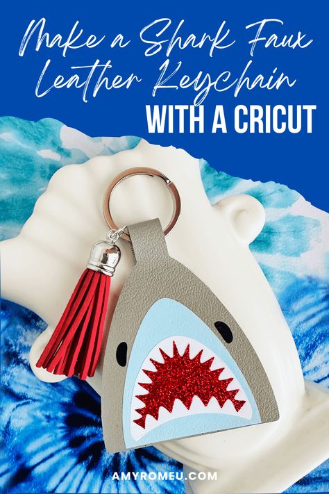 Faux Leather Crafts Cricut Diy, Faux Leather Craft Ideas, Faux Leather Keychain Cricut, Cricut Faux Leather Projects, Faux Leather Cricut Projects, Faux Leather Projects, Keychain Inspiration, Leather Cricut, Faux Leather Crafts