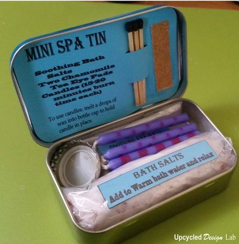 Looking for a fun little gift to give your friends, your kids’ teachers, and even people you run into that you think you use a little surprise gift? Well, these little mini spa tins are just … Mini Gift Ideas, Mint Tin Crafts, Tin Ideas, Tin Crafts, Mini Gifts, Upcycle Design, Altoids Tin, Altoid Tin, Altoids Tins