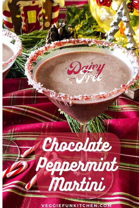 Made with a dairy-free chocolate liqueur, peppermint flavored vodka, and oat milk, this chocolate peppermint martini is chocolaty rich and smooth and perfect for a festive adult beverage. Peppermint Baileys Christmas Cocktail, Peppermint Chocolate Martini Recipe, Peppermint Schnapps Drinks, Chocolate Alcoholic Drinks, Chocolate Peppermint Martini, Peppermint Martini Recipe, Holiday Dessert Drinks, Peppermint Cocktail, Peppermint Vodka