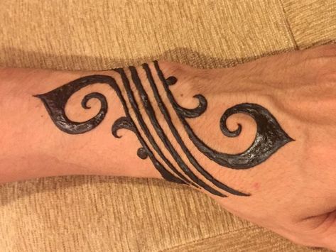 Music Henna Designs, Henna Tattoo Man, Men’s Henna, Man Henna, Henna For Boys, Bracelet Tatoo, Henna Men, Men Henna Tattoo, Henna Tattoo Designs Arm