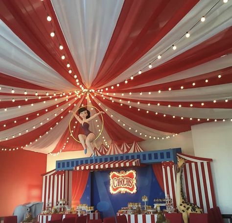 Circus Entrance Decoration, Diy Circus Tent Canopies, Circus Theme Quinceanera, Circus Theme Parade Float, Fancy Circus Theme Party, Circus Hallway Decorations, Circus Photo Backdrop, Circus Theme Dance, Circus Sweet 16