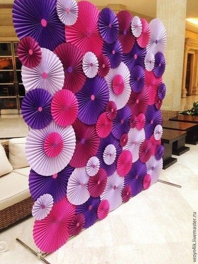 Paper Decorations Diy, Diy Photo Backdrop, Anniversaire Diy, Paper Rosettes, Diy Birthday Decorations, בר מצווה, Paper Flower Backdrop, Paper Fans, Paper Flowers Diy