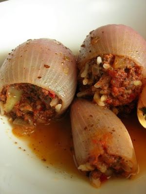 Almost Turkish Recipes: Stuffed Onions (Soğan Dolması) Stuffed Onions, Armenian Recipes, Turkish Ottoman, Eastern Cuisine, Onion Recipes, European Food, Ground Meat, Middle Eastern Recipes, Turkish Recipes