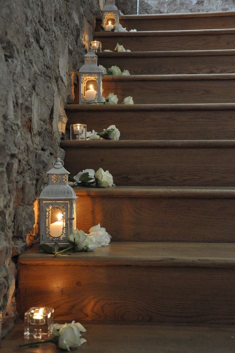 Candles Down Stairs Wedding, Stair Decor For Party, Lanterns On Stairs Wedding, Wedding Isles Decoration Latern, Lanterns On Steps, Stairway Wedding Decorating, Decorated Stairs For Wedding, Outdoor Stair Decoration Wedding, Winter Wedding Staircase Decor